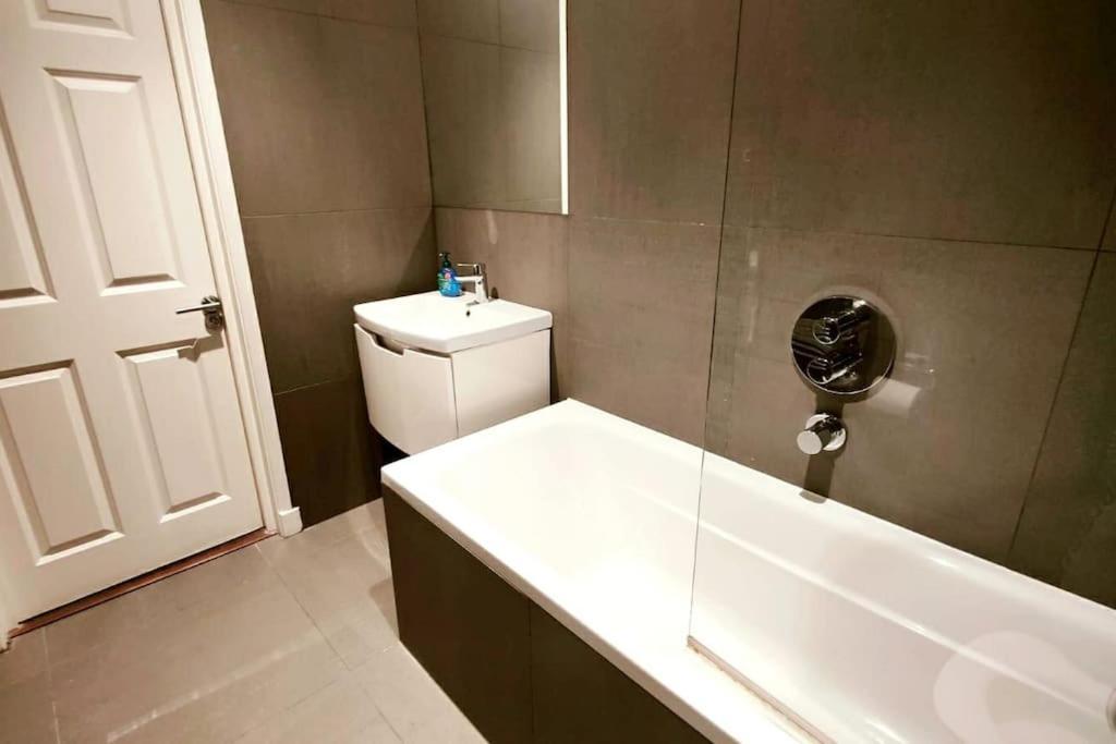 런던 Aldgate Flats In E1. 아파트 외부 사진
